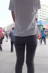 两个牛仔裤女同学，放假了吧[154M/MP4]