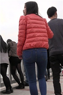 包臀紧身牛仔小情侣[406M/MP4]