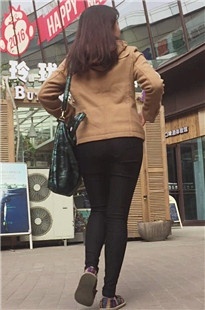 养颜大学美女黑色紧身裤篇六[316M/MP4]