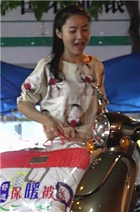 极品白紧裤美内痕美MM[114M/MP4]