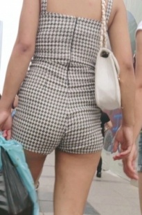 超短吊带热裤MM，身材很好，依然很翘[319M/MP4]