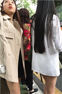 站台等车的两个性感MT长发肉丝美女[187M/MOV]