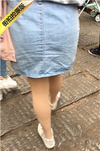街拍牛仔短裙肉丝MM [165M/MOV]
