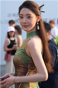 白皙粉嫩肌肤美足美女【套图+视频】3A9008[6.04G]