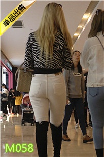 4K-商场白色紧身牛仔裤高靴美臀金发美眉M058[1.84G]