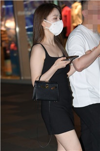 白皙美腿媳妇3A4247[2.08G]