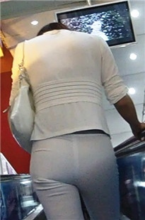 跟拍极品白色外套白色透明薄裤紧臀MM[284M/MP4]