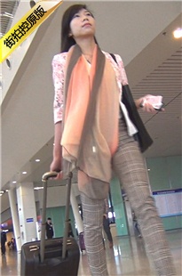 机场出来的高挑美女扭得很sao[80M/MTS]