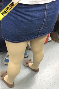 地铁蓝色牛仔包臀裙肉丝饱满宽臀美眉[315M/MOV]