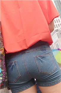 等公车的肥臀热裤MM[154M/MP4]