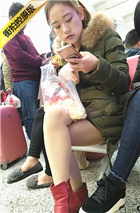 4K-军绿色羽绒服肉丝清纯小妹[792M/MP4]