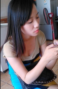 对面的小美女，从后面看更性感