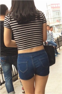 路腰热裤武汉妹子，身材就是棒[207M/MOV]