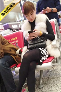 4K-高铁站候车的黑丝修长MT漂亮美女[1.17G/MP4]