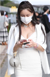 搭讪韵味的短裙美女3A3671[3.84G]