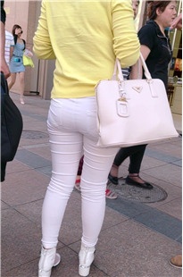 时尚的白裤MM[131M/MP4]