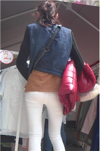 【雷神大师原创作品】紧身白裤小妹[297M/MTS]