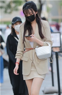 长腿高跟美眉3A2216[377M]