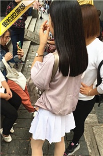 冒死拍摄白色短裙肉丝清纯长发美眉妹下部[476M/MOV]