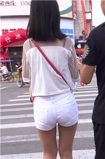 跟拍清纯紧臀白热裤萝莉[224M/MOV]