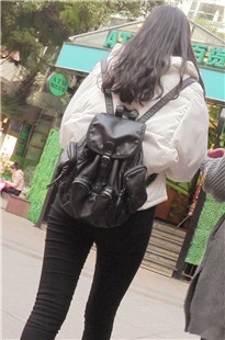 美少女丰满的臀部让人浮想联翩[613M/AVI]