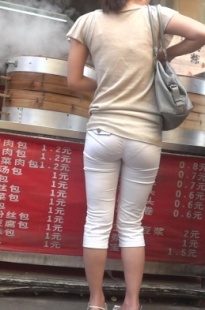 买包子的紧身白裤[24.5M/MP4]