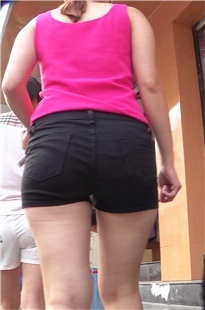 丰满的黑热裤翘臀美MM[462M/MTS]