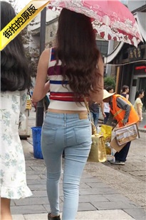 街拍浅蓝色极品紧身牛仔裤长发翘臀美女[336M/MOV]
