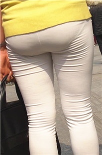 白裤紧绷圆臀美眉[266M/MP4]