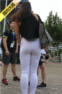 4K超清视频！很少见的极品白色瑜伽裤美臀美女[MP4/3GB]