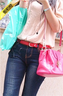 深色牛仔裤美眉[170M/MP4]