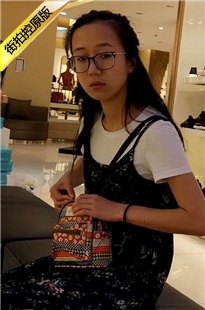 街拍黄色船袜美女试穿系带凉鞋[286M/MTS]