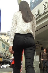 【纳兰xing急作品】好身材紧黑裤MM[MP4/334MB]