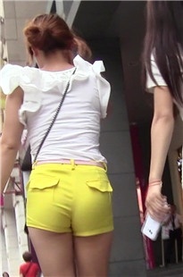 黄色热裤美眉爱自拍[289M/MTS]