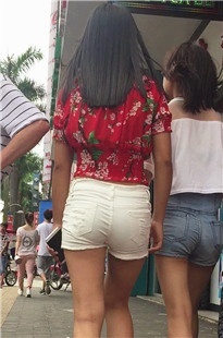 丰臀白色紧身热裤小妹和她的闺蜜们[284M/MP4]