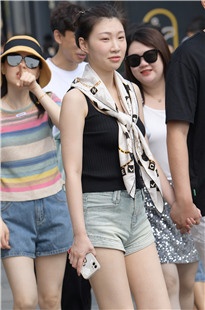 热裤大白腿女孩3A6405[2.06G]