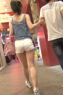 街拍翘臀包臀小妹，很诱惑很紧致啊[317M/M2TS]