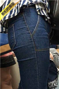 地铁拍摄蓝色紧身牛仔裤极品饱满圆润翘臀美眉[605M/MOV]