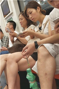 白色衬衫黑色街拍热裤[614M]