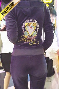 超翘咖啡紧身裤美眉[95M/MOV]