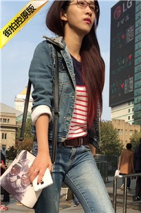 苗条紧身牛仔裤美眉[142M/MOV]