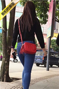 极品紧身牛仔裤美眉[462M/MOV]