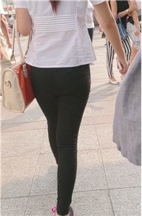 黑色紧身裤MM身材好[120M/MP4]