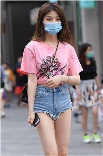 茂盛的性感热裤美眉3A2285[2.24G]