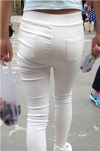 极品翘臀白裤紧内痕美MM第一季[1.0G/AVI]