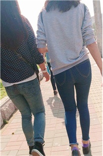 紧绷蓝色牛仔裤肉臀小妹[151M/MP4]