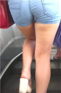 这热裤勒得太紧了[137M/MOV]