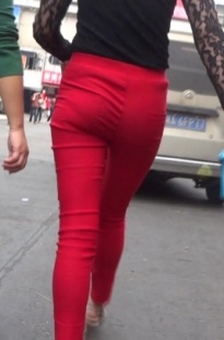 高挑挺拔的红裤MM[98.9M/MTS]