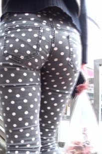 圆点软裤翘臀女友[237M/MTS]