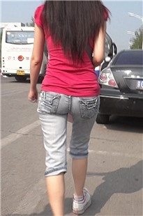 漂亮紧身牛仔裤性感小圆臀妹妹[265M/MTS]